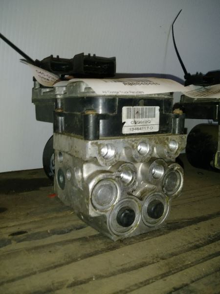 2002 DODGE RAM1500 ALL WHEEL ABS UNIT. PART NUMBER 52010032AE