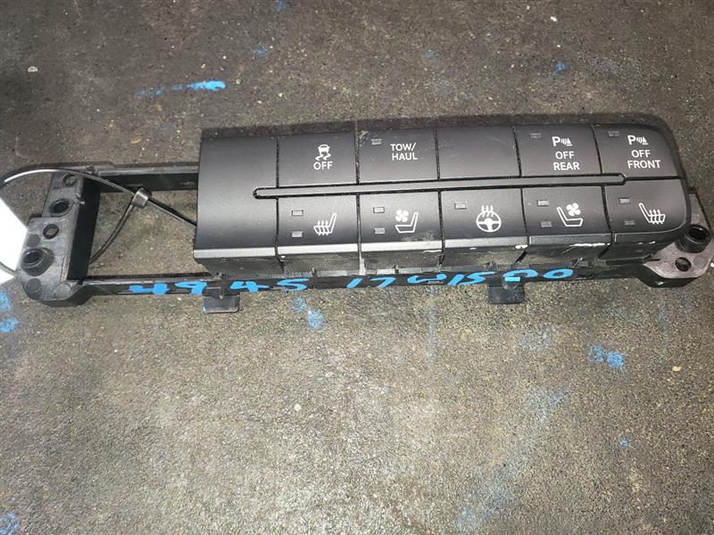 2017 RAM1500 DASH SWITCH BANK. PART NUMBER 68247636AA