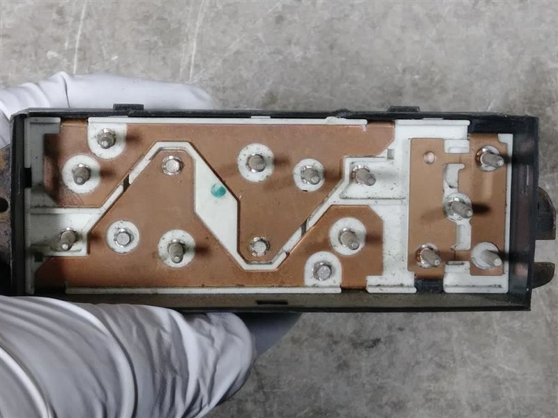 2004 DODGE RAM1500 DRIVER SIDE SEAT SWITCH. PART NUMBER 56045713AC