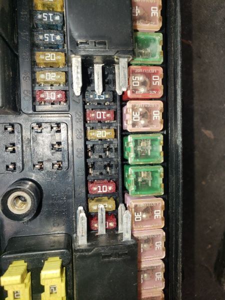 2003 DODGE RAM2500 5.7L V8 POWER DISTRIBUTION CENTER. PART NUMBER 56045433AG