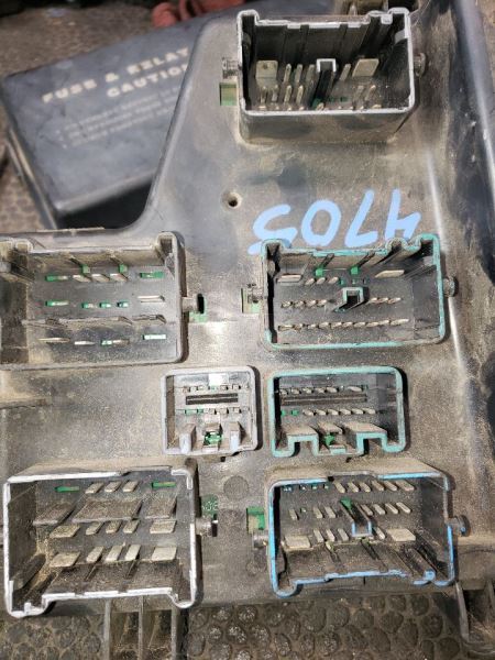 2005 DODGE RAM1500 5.7L V8 FUSE BOX. 56,140 MILES. PART NUMBER 05026033AB