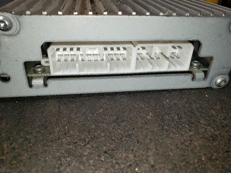 2002 DODGE RAM1500 RADIO AMPLIFIER. PART NUMBER 56043136AF