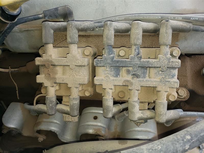 2000 RAM2500 TRANSFER CASE. PART NUMBER 52105025AB