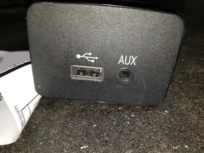 2017 DODGE RAM1500 USB / AUX DASH SWITCH. PART NUMBER 68096426AD