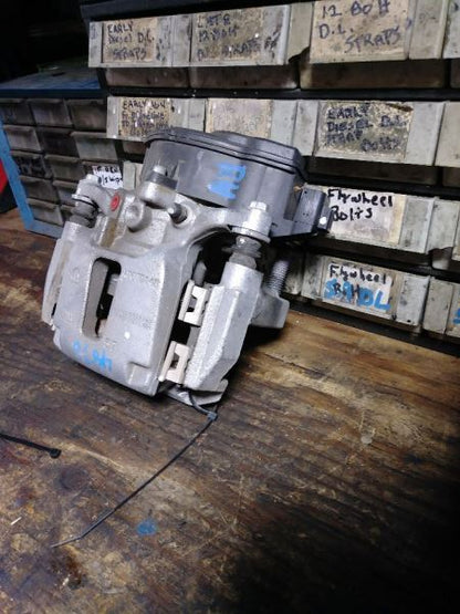 2019 RAM (NEW BODY STYLE) PASSENGER REAR BRAKE CALIPER. PART NUMBER 68412368AB