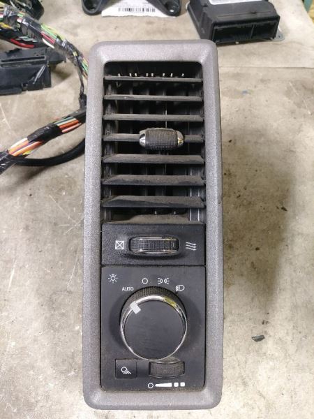 2015 DODGE RAM1500 DRIVER SIDE DASH VENT. TRIM CODE X8. PART NUMBER 1WA62DX9AF