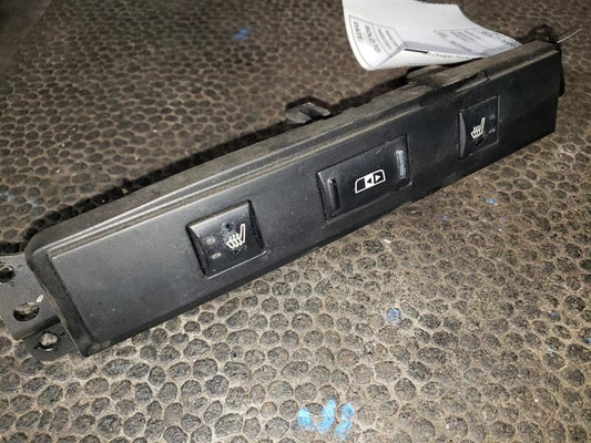 2006 DODGE RAM2500 HEATED SEAT BUTTONS WITH REAR POWER SLIDER