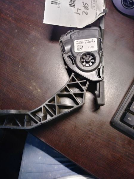 2009 DODGE RAM2500 ACCELERATOR PEDAL WITH TPS. PART NUMBER 53034160AB