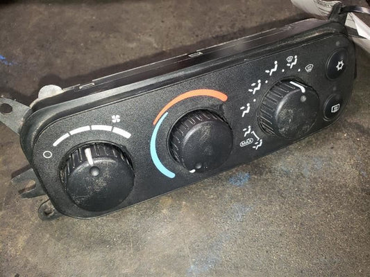 2002 DODGE RAM1500 AC TEMP COPNTROLS. PART NUMBER 55056246AD