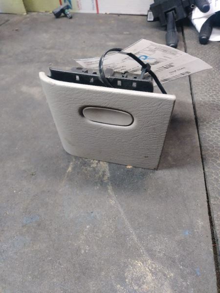 2005 DODGE RAM2500 TAN DASH ASH TRAY. TRIM CODE L5. PART NUMBER WL831L5AA