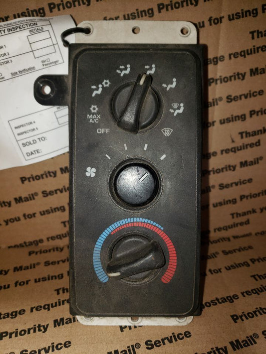2001 DODGE RAM2500 AC TEMP CONTROLS. PART NUMBER 55056700AD