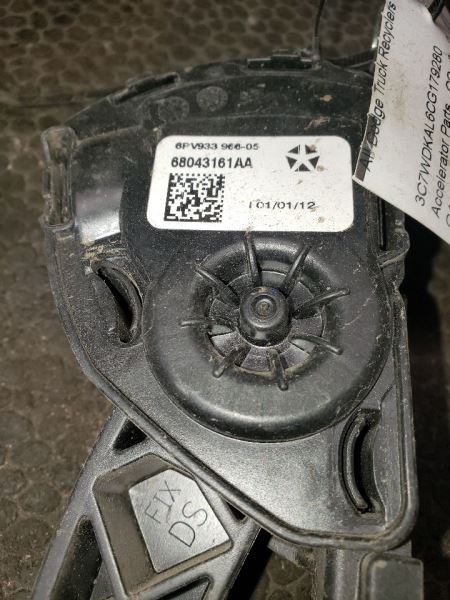 2012 RAM4500 ACCELERATOR PEDAL WITH TPS. PART NUMBER 68043161AA