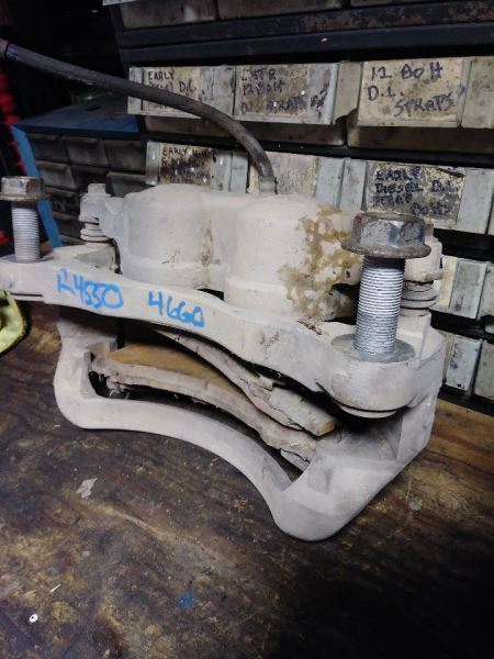 2012 DODGE RAM4500 DRIVER SIDE REAR BRAKE CALIPER. PART NUMBER 68034097AC