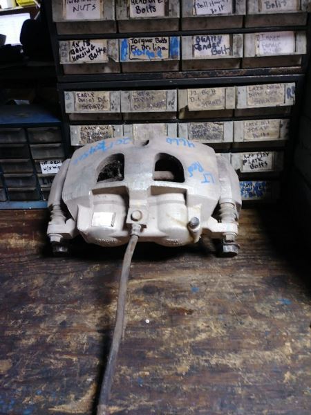 2012 DODGE RAM4500 DRIVER SIDE REAR BRAKE CALIPER. PART NUMBER 68034097AC