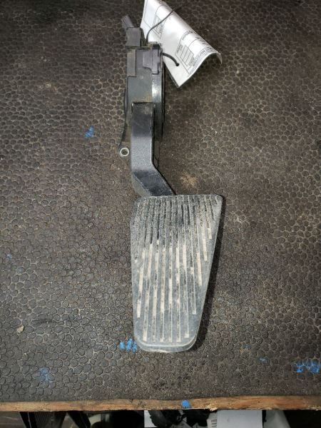 2010 DODGE RAM2500 ACCELERATOR PEDAL. PART NUMBER 68043161AA