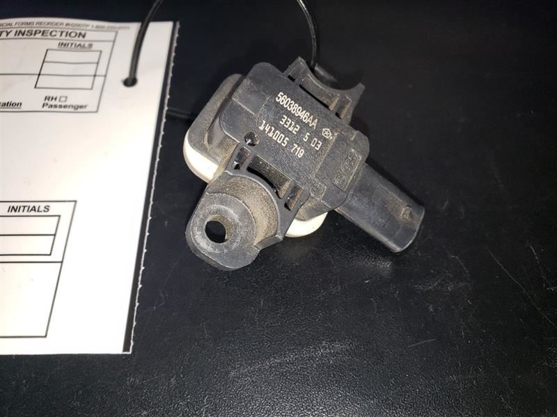 2015 DODGE RAM2500 FRONT DOOR PRESSURE SENSOR. PART NUMBER 56038946AA