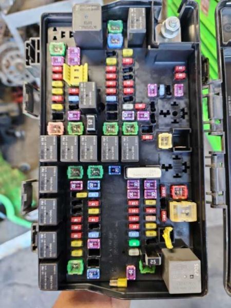 RAM2500 DIESEL TOTALLY INTERGRATED POWER MODULE (TIPM). PART NUMBER 68437289AB