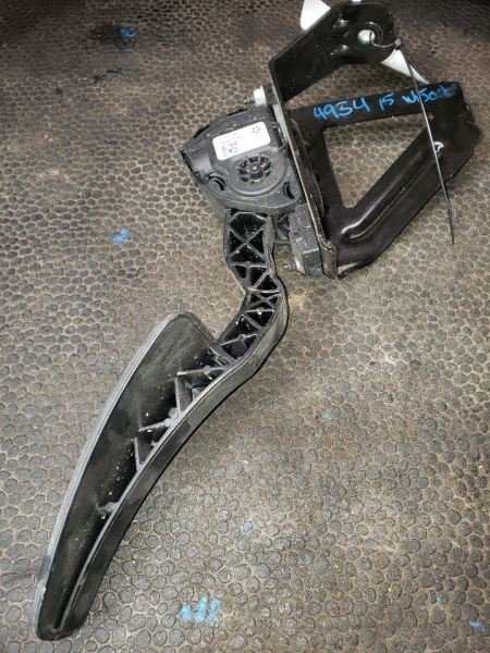 2015 DODGE RAM1500 ACCELERATOR PEDAL WITH TPS. PART NUMBER 68043161AC 44K !!