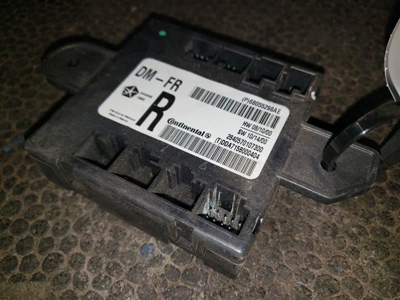 2010 RAM1500 PASSENGER FRONT DOOR MODULE. PART NUMBER 68055298AE
