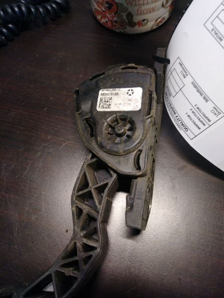 2012 RAM4500 ACCELERATOR PEDAL WITH TPS. PART NUMBER 68043161AB
