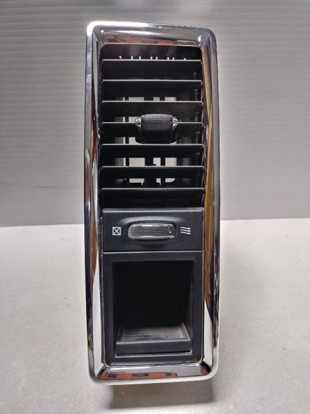 RAM1500 PASSENGER SIDE CHROME DASH VENT. TRIM CODE X9. PART NUMBER 1WA65DX9AF