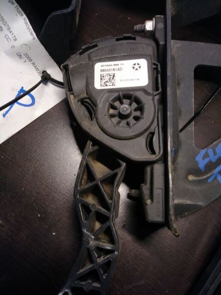 2016 DODGE RAM1500 ACCELERATOR PEDAL WITH TPS. PART NUMBER 68043161AD