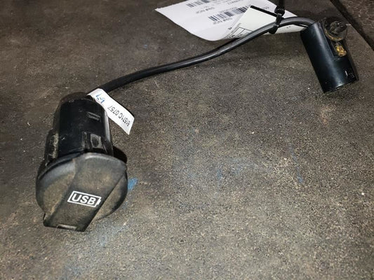 2017 DODGE RAM 1500 USB PORT. PART NUMBER 68021674AA
