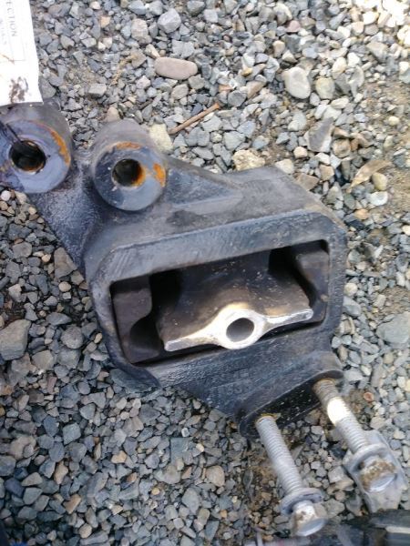 2018 RAM1500 3.0L DIESEL PASSENGER SIDE MOTOR MOUNT. PART NUMBER 68159766AE