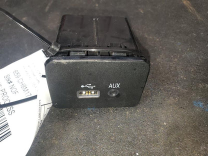 2017 DODGE RAM1500 USB / AUX DASH SWITCH. PART NUMBER 68096426AD