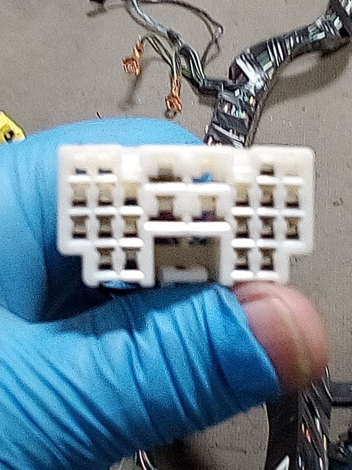 https://d1vnbry5hm94g5.cloudfront.net/QR/27/TU/37/T.jpg