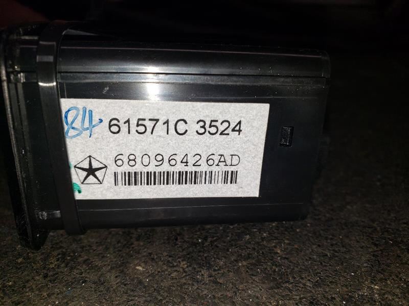2017 DODGE RAM1500 USB / AUX DASH SWITCH. PART NUMBER 68096426AD