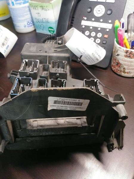 2003 DODGE RAM2500 5.7L V8 POWER DISTRIBUTION CENTER. PART NUMBER 56045433AG