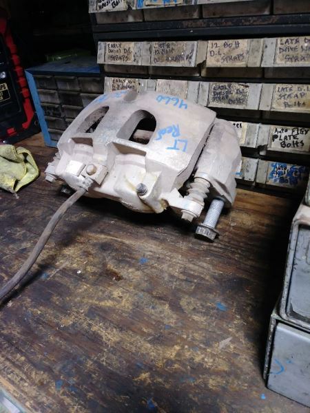 2012 DODGE RAM4500 DRIVER SIDE REAR BRAKE CALIPER. PART NUMBER 68034097AC